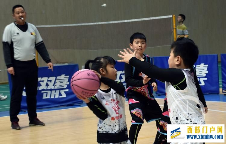重庆奉节:吾爱篮球鏖战寒假(图3) 重庆奉节:吾爱篮球鏖战寒假(图3)
