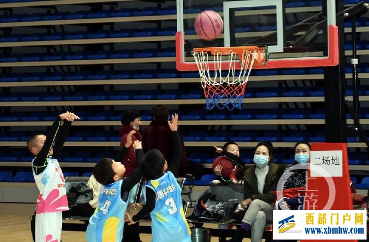 重庆奉节:吾爱篮球鏖战寒假(图4) 重庆奉节:吾爱篮球鏖战寒假(图4)