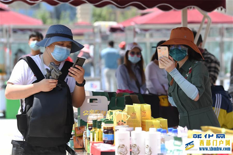 和田助力线上线下消费扶贫(图1) 和田助力线上线下消费扶贫(图1)