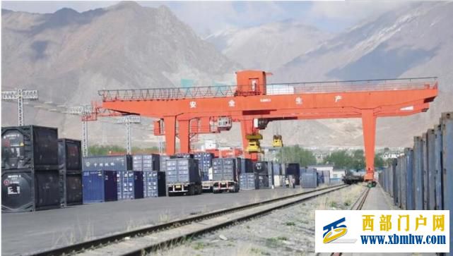 青藏集团有限公司拉萨车务段单日卸车529车创2022年新高(图1) 青藏集团有限公司拉萨车务段单日卸车529车创2022年新高(图1)