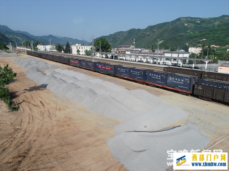 宝鸡车务段凤州车站单日货运发送量创历史新高(图1) 宝鸡车务段凤州车站单日货运发送量创历史新高(图1)