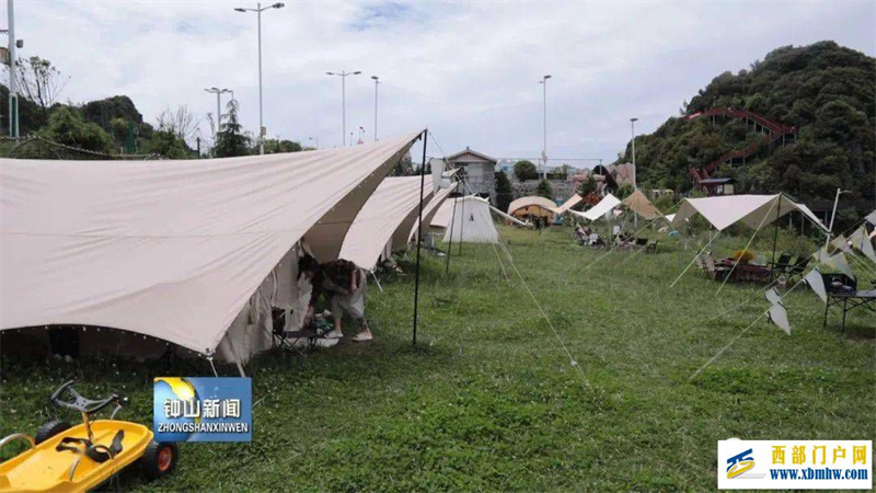 “醉美山水·避暑度假到贵州”大型网络融媒体联动直播走进六盘水(图1) “醉美山水·避暑度假到贵州”大型网络融媒体联动直播走进六盘水(图1)