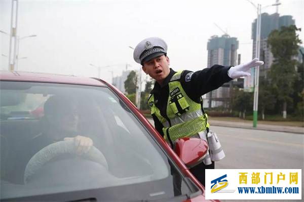 乐游广安交警相伴广安交警开启“柔性执法”模式(图1) 乐游广安交警相伴广安交警开启“柔性执法”模式(图1)