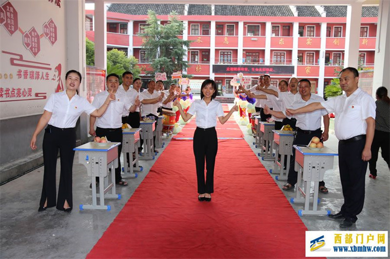 喜迎二十大 争做好少年--青溪小学迎新仪式暨开学典礼安全教育第一课(图6) 青溪小学迎新仪式暨开学典礼安全教育第一课