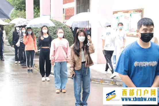 开学在即,防疫先行:四川文化传媒职业学院崇州校区开展疫情防控应急演练(图4) 44.jpg