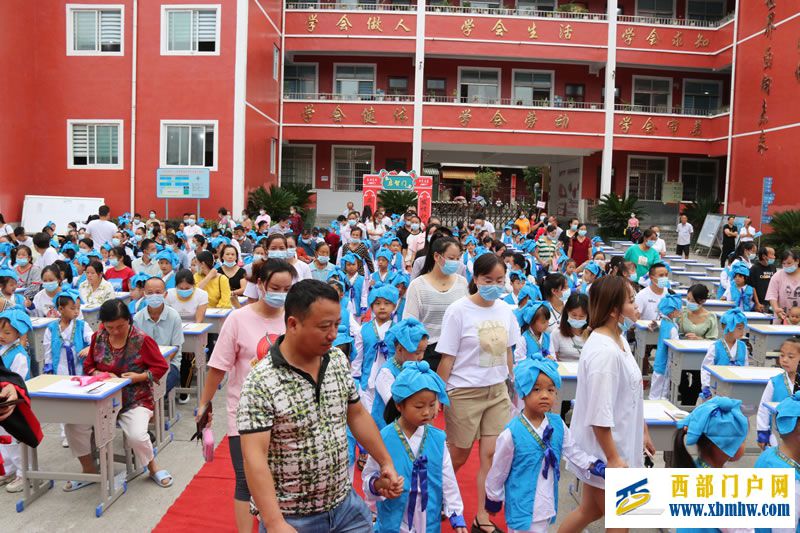 开笔启智 扬帆起航 --镇远县青溪镇中心小学一年级新生开笔礼(图5) 镇远县青溪镇中心小学一年级新生开笔礼