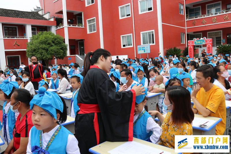 开笔启智 扬帆起航 --镇远县青溪镇中心小学一年级新生开笔礼(图7) 镇远县青溪镇中心小学一年级新生开笔礼