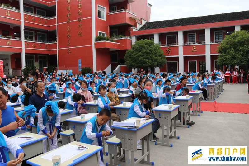 开笔启智 扬帆起航 --镇远县青溪镇中心小学一年级新生开笔礼(图13) 镇远县青溪镇中心小学一年级新生开笔礼