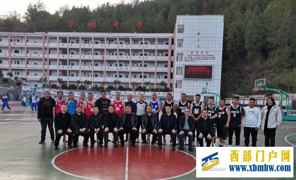 兄弟学校情谊深 交流学习互促进(图4) 合影_副本.jpg