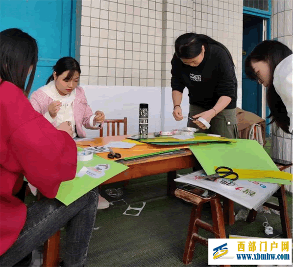 刀坝镇中心幼儿园“帮扶庙坪山村幼环创设计”活动简报(图1) 图片1.png