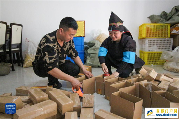 贵州榕江“直播达人”:拿起手机“新农具” 干上直播带货“新农活”(图3) 贵州榕江“直播达人”:拿起手机“新农具” 干上直播带货“新农活”(图3)