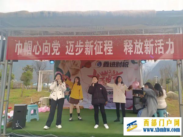 刀坝镇中心幼儿园 “三八妇女节”活动(图3) 红歌.jpg