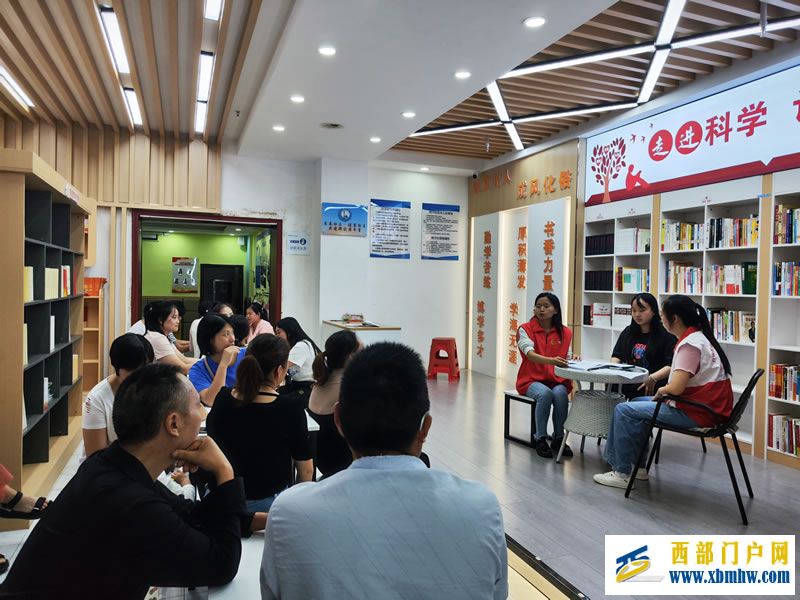 万山团区委组织志愿者到旺家社区开展“携手普通话,青春实践行”推普进社区活动(图2) 2.jpg