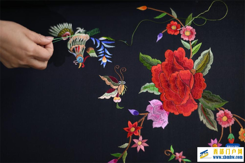 贵州施秉:“非遗”苗绣产业焕发生机(图2) 贵州施秉:“非遗”苗绣产业焕发生机(图2)
