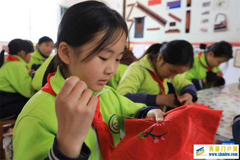 贵州施秉:“非遗”苗绣产业焕发生机(图6) 贵州施秉:“非遗”苗绣产业焕发生机(图6)