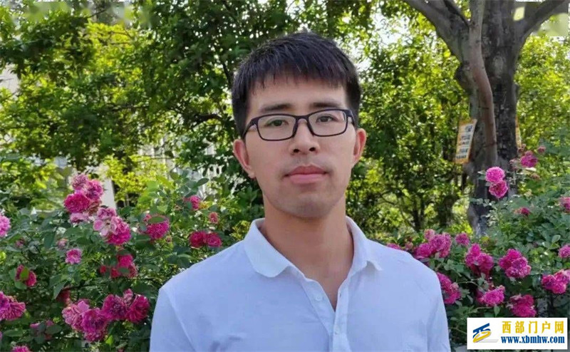 李容:用心灵点亮知识的灯塔(图1) 李容:用心灵点亮知识的灯塔(图1)