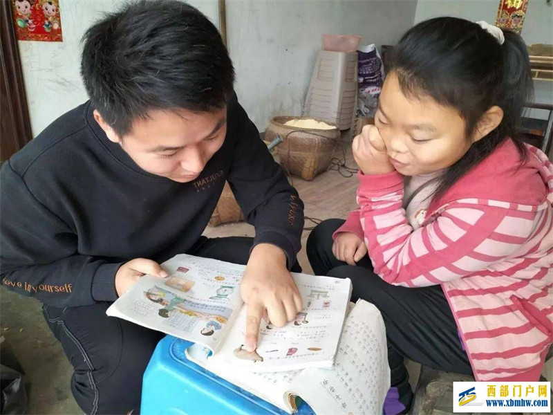 段朝信:用心灵滋养幼苗,用智慧照亮人生(图2) 段朝信:用心灵滋养幼苗,用智慧照亮人生(图2)