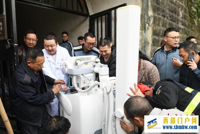 重庆大熊猫软组织损伤 动物园借助园外医疗设备联合医疗专家会诊(图1) 重庆大熊猫软组织损伤动物园借助园外医疗设备联合医疗专家会诊