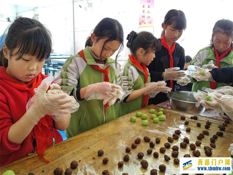 陕西师生开展2024年清明节活动(图11) 12760d752bdcf49c7b7f31ed6b185a34_14-43-52-52-1.jpg