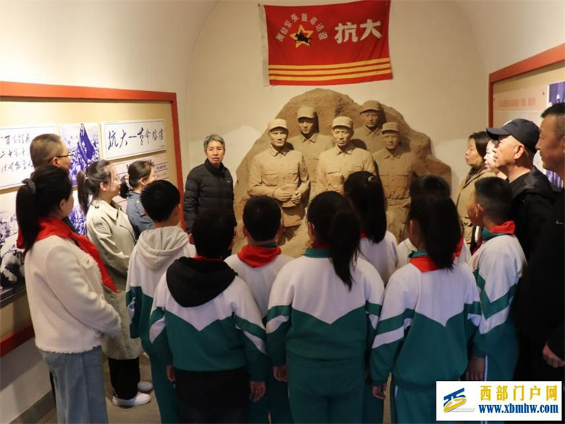 陕西师生开展2024年清明节活动(图12) f85639b3a6d124cab340ee76e2a163eb_14-43-53-79-1.jpg