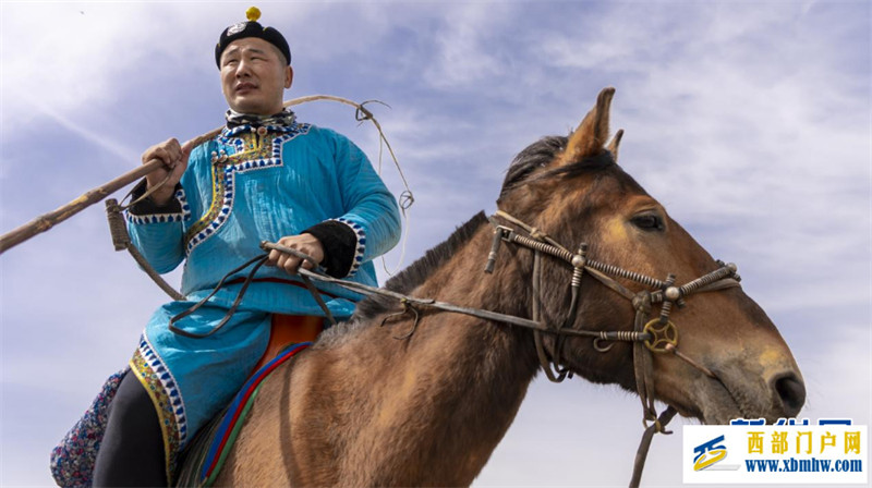 乌珠穆沁草原上演马文化盛宴(图3) 乌珠穆沁草原上演马文化盛宴(图3)