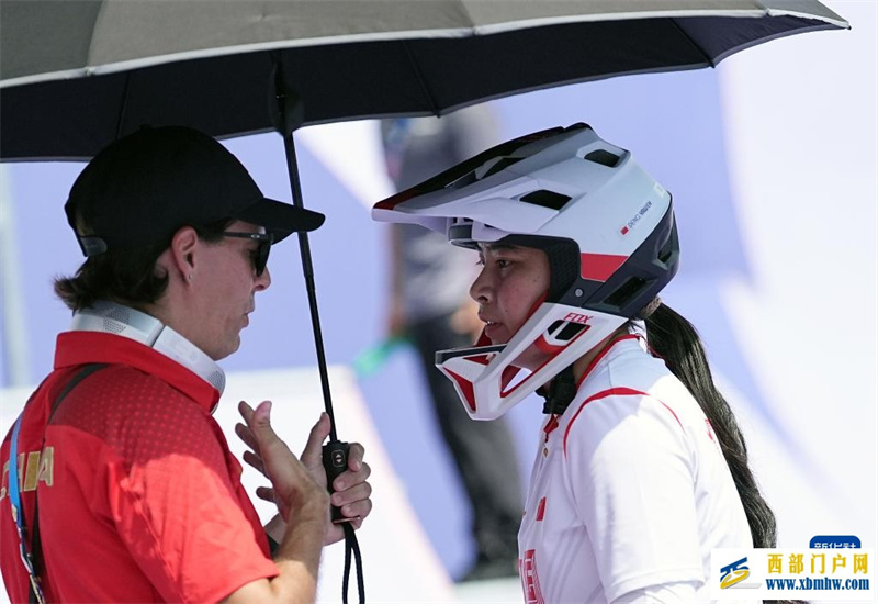 自由式小轮车——邓雅文获得女子公园赛冠军(图9) 自由式小轮车——邓雅文获得女子公园赛冠军(图9)