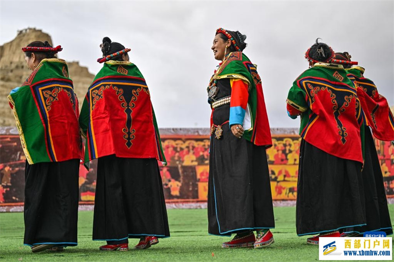 古格王国遗址脚下的非遗——“宣舞”(图6) 古格王国遗址脚下的非遗——“宣舞”(图6)