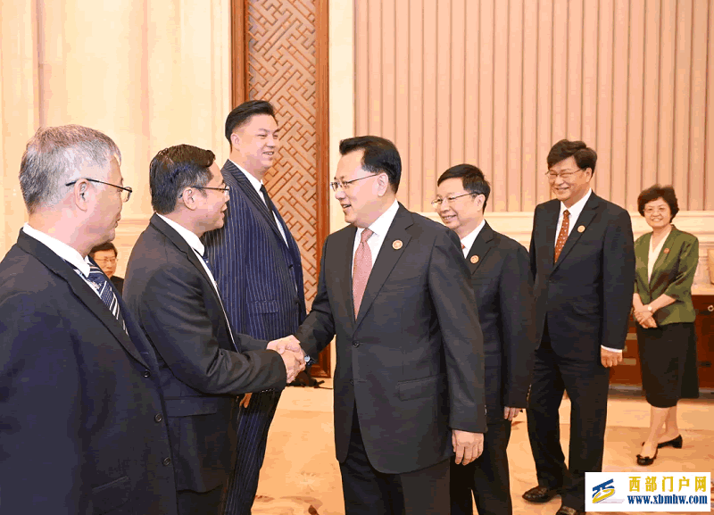 重庆市庆祝中华人民共和国成立75周年招待会隆重举行(图2) 重庆市庆祝中华人民共和国成立75周年招待会隆重举行(图2)