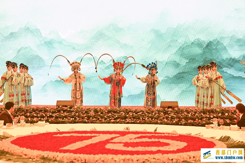 重庆市庆祝中华人民共和国成立75周年招待会隆重举行(图4) 重庆市庆祝中华人民共和国成立75周年招待会隆重举行(图4)