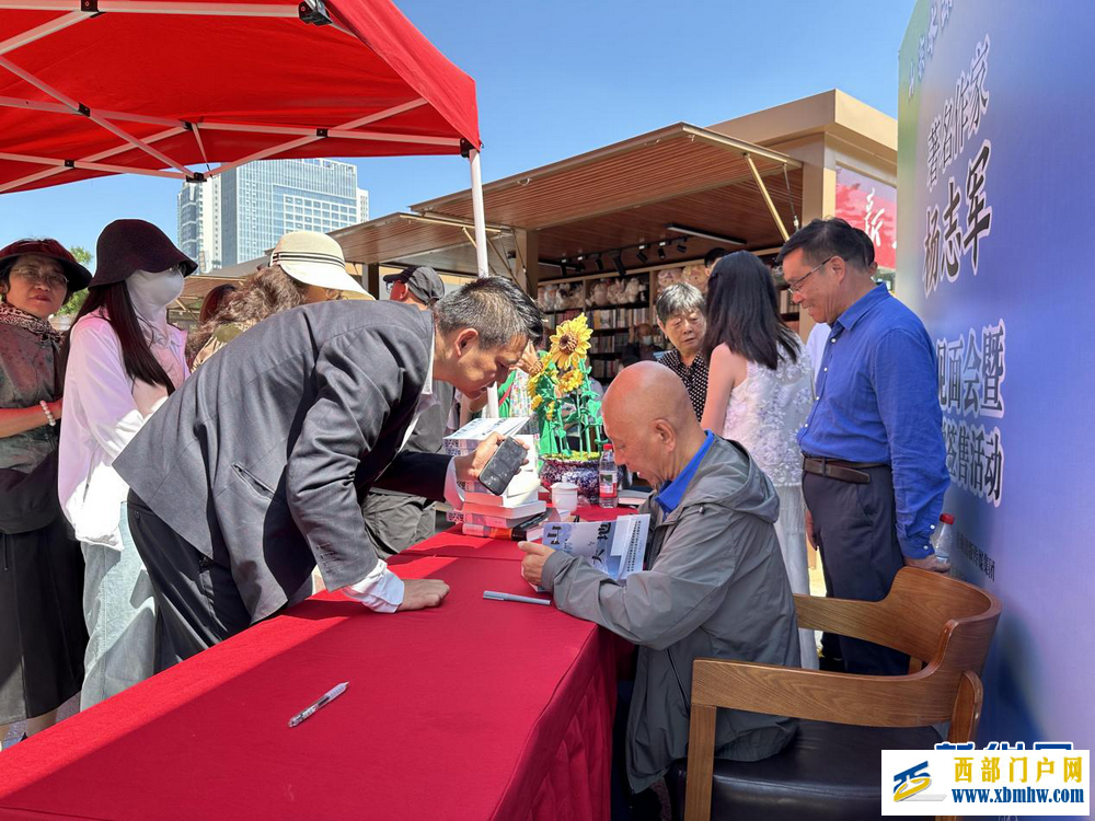 河湟文化大集文学活动持续升温 名家接力传递书香温情(图3) 河湟文化大集文学活动持续升温 名家接力传递书香温情(图3)