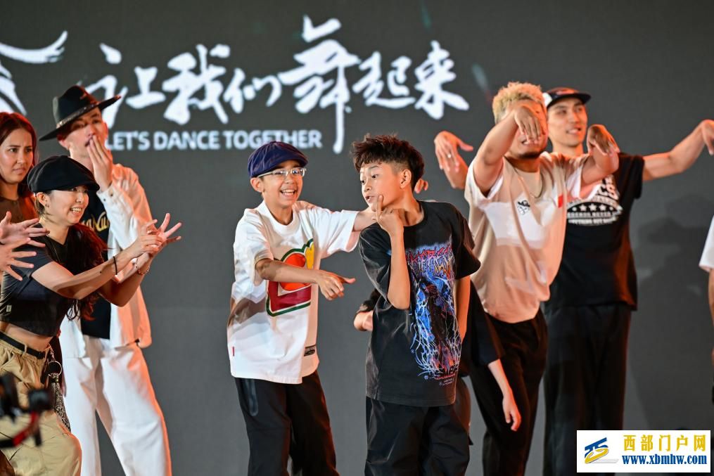 新疆“丝绸之路”街舞展演燃动油城(图2)