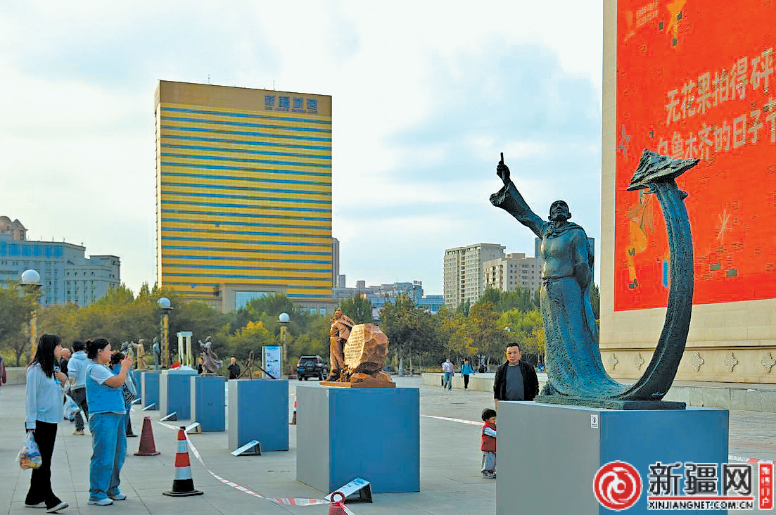 岑参主题雕塑亮相南湖广场
